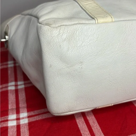 Elegant Cream Tote Bag - Picture 5 of 10